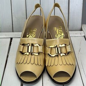 ⭐️Salvatore Ferragamo Florence Italy sz 6.5 peep toe sling back heels vintage